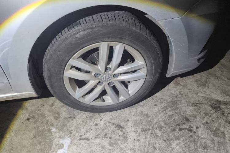 Used Volkswagen Jetta 2017 1.5L Manual Comfort Model Right Front Wheel Hub
