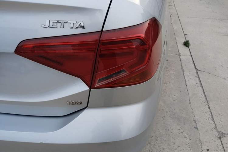 Used Volkswagen Jetta 2017 1.5L Manual Fashion Edition Right Rear Taillight