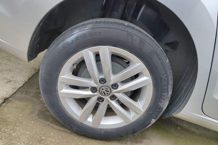 Used Volkswagen Jetta 2017 1.5L Automatic Comfort Model Right Rear Wheel Hub