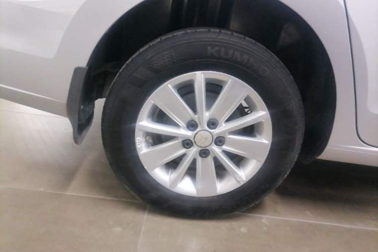 Used Volkswagen Jetta 2017 1.4L Manual Fashion Edition Right Rear Wheel Hub