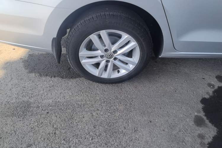 Used Volkswagen Jetta 2017 1.4L Manual Comfort Model Right Rear Wheel Hub