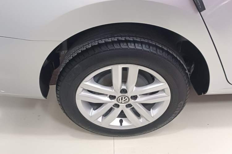 Used Volkswagen Jetta 2017 1.5L Automatic Comfort Model Right Rear Wheel Hub