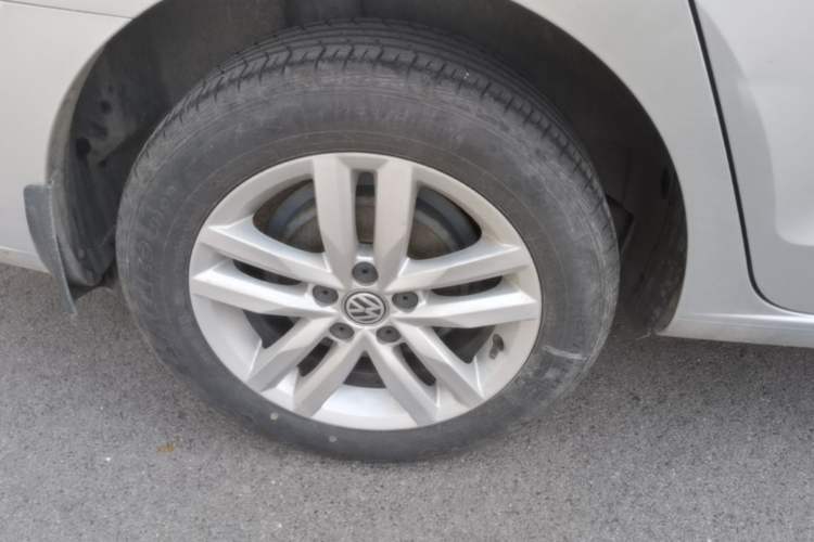 Used Volkswagen Jetta 2017 1.5L Automatic Comfort Model Right Rear Wheel Hub