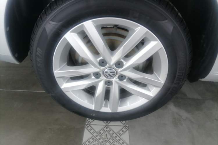 Used Volkswagen Jetta 2017 1.5L Manual Comfort Model Right Rear Wheel Hub