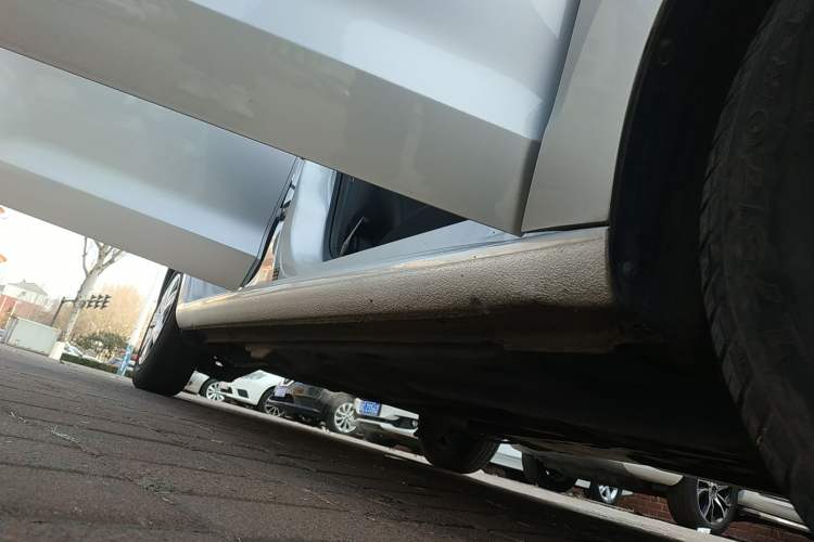 Used Volkswagen Jetta 2017 1.4L Manual Fashion Edition Right Side Sill