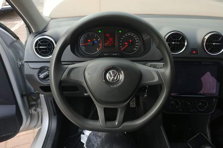 Used Volkswagen Jetta 2017 1.4L Manual Fashion Edition Steering Wheel