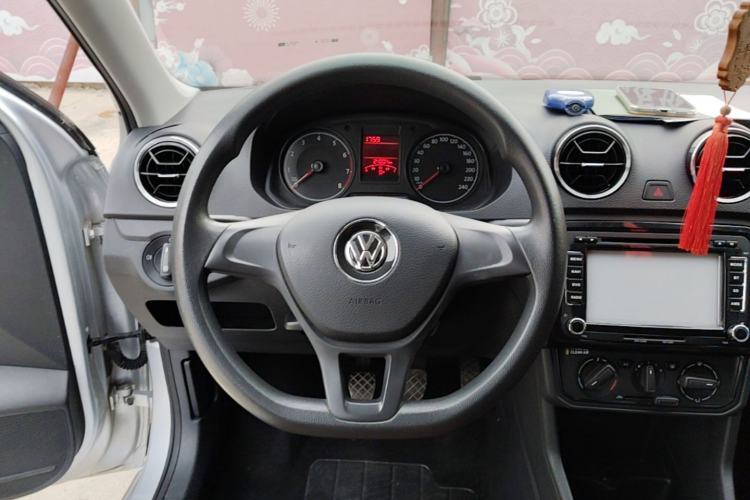 Used Volkswagen Jetta 2017 1.5L Manual Fashion Edition Steering Wheel