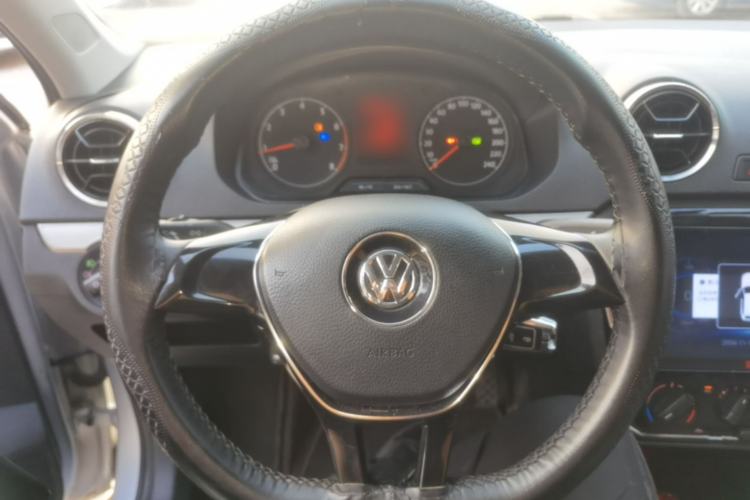 Used Volkswagen Jetta 2017 1.5L Automatic Comfort Model Steering Wheel