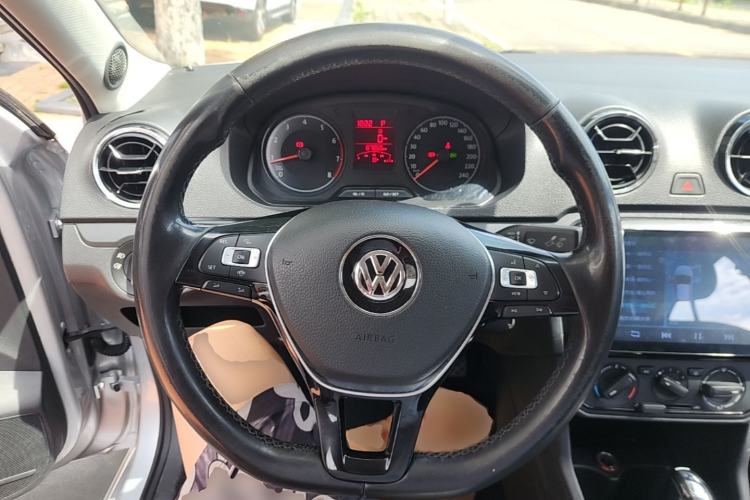 Used Volkswagen Jetta 2017 1.5L Automatic Fashion Model Steering Wheel