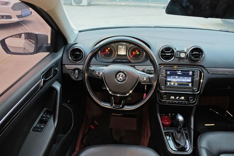 Used Volkswagen Jetta 2017 1.5L Automatic Luxury Model Steering Wheel