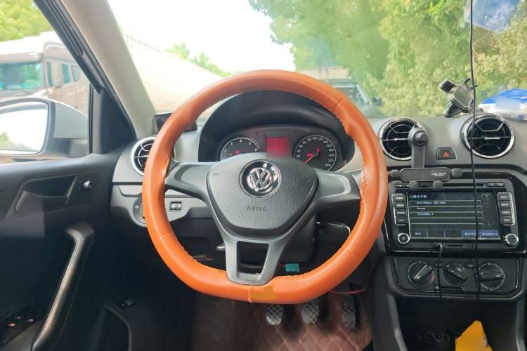 Used Volkswagen Jetta 2017 1.5L Manual Fashion Edition Steering Wheel