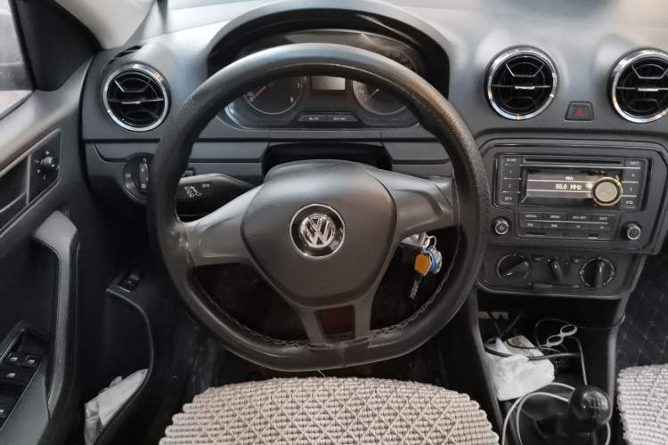 Used Volkswagen Jetta 2017 1.5L Manual Fashion Edition Steering Wheel