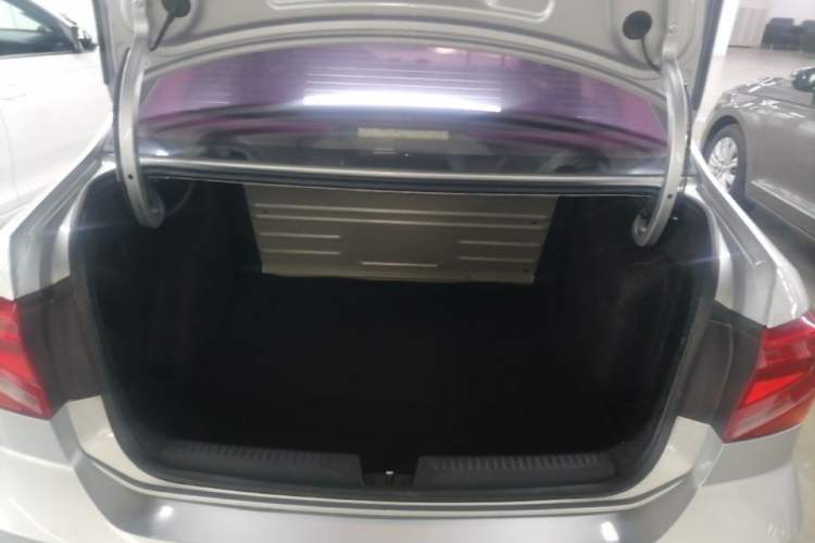 Used Volkswagen Jetta 2017 1.4L Manual Fashion Edition Trunk