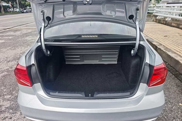 Used Volkswagen Jetta 2017 1.5L Automatic Fashion Model Trunk