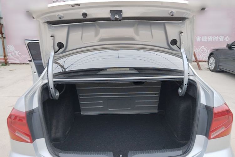 Used Volkswagen Jetta 2017 1.5L Manual Fashion Edition Trunk