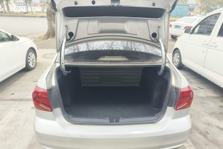 Used Volkswagen Jetta 2017 1.4L Manual Fashion Edition Trunk