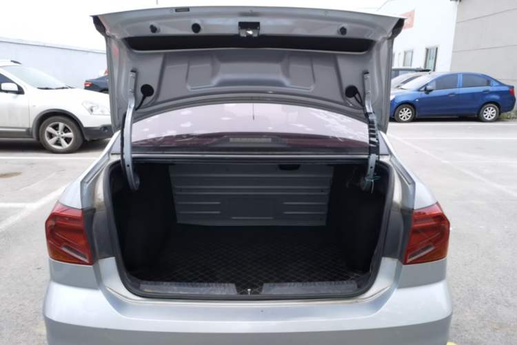 Used Volkswagen Jetta 2017 1.5L Automatic Fashion Model Trunk