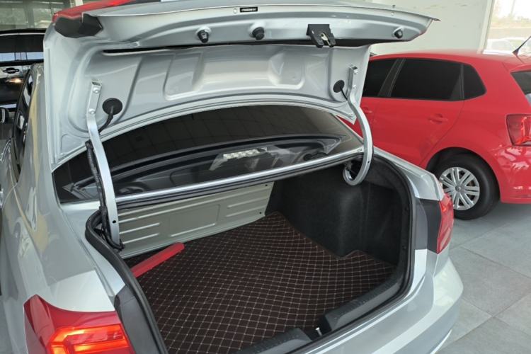Used Volkswagen Jetta 2017 1.5L Automatic Fashion Model Trunk