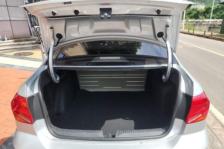 Used Volkswagen Jetta 2017 1.5L Automatic Fashion Model Trunk