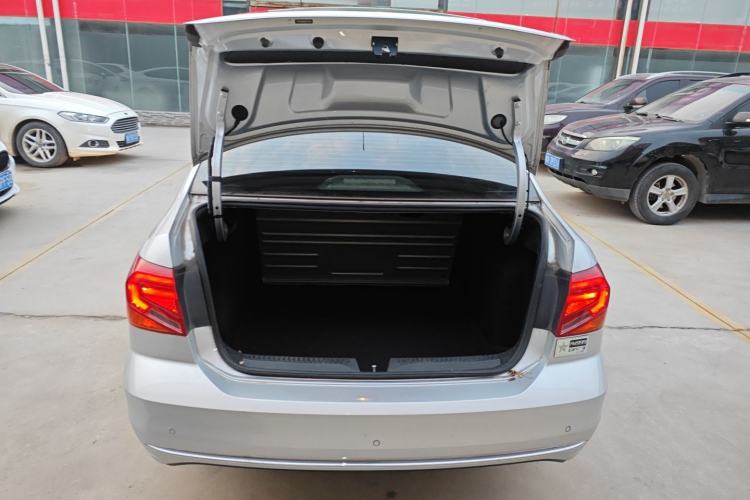 Used Volkswagen Jetta 2017 1.5L Automatic Luxury Model Trunk