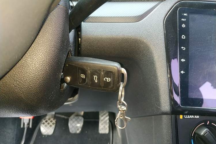 Used Volkswagen Jetta 2017 1.4L Manual Fashion Edition Vehicle Key