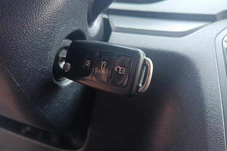 Used Volkswagen Jetta 2017 1.5L Manual Fashion Edition Vehicle Key