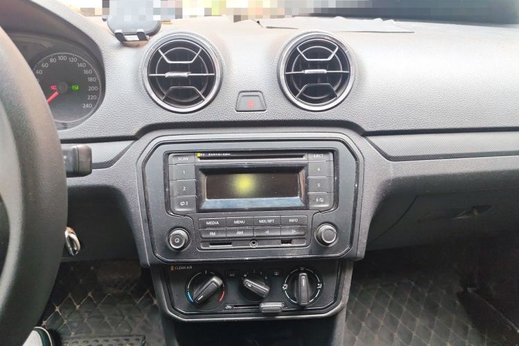 Used Volkswagen Jetta 2017 1.5L Automatic Fashion Model Audio And AC Panel