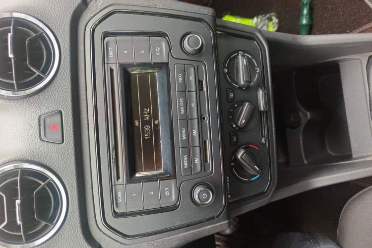 Used Volkswagen Jetta 2017 1.4L Manual Fashion Edition Audio And AC Panel