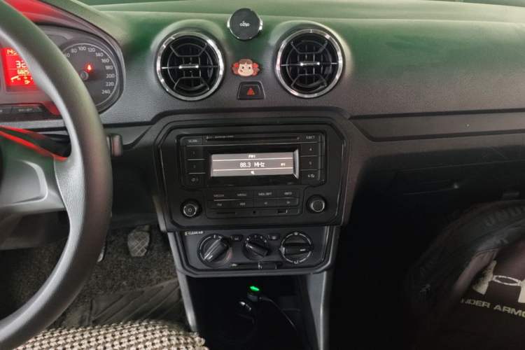 Used Volkswagen Jetta 2017 1.5L Manual Fashion Edition Audio And AC Panel