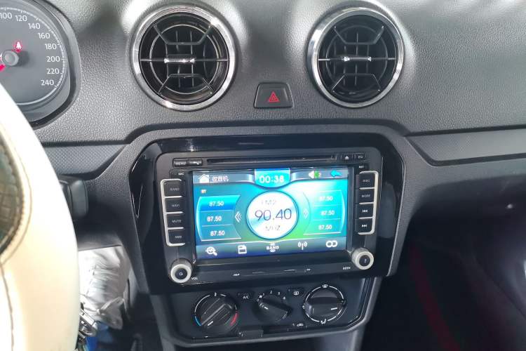 Used Volkswagen Jetta 2017 1.5L Manual Fashion Edition Audio And AC Panel