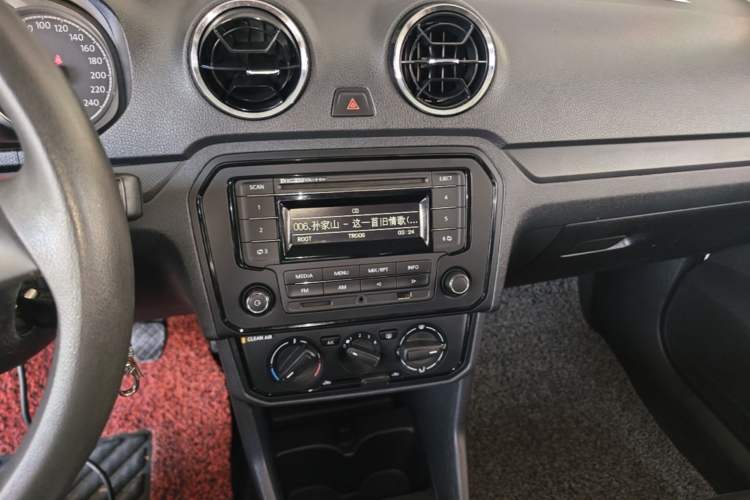 Used Volkswagen Jetta 2017 1.4L Manual Fashion Edition Audio And AC Panel