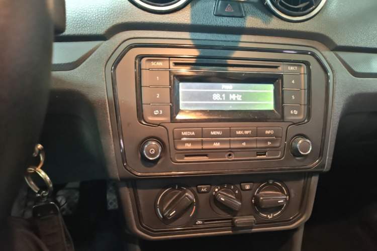 Used Volkswagen Jetta 2017 1.4L Manual Fashion Edition Audio And AC Panel