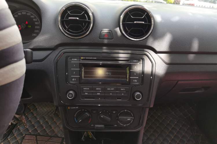 Used Volkswagen Jetta 2017 1.5L Automatic Fashion Model Audio And AC Panel
