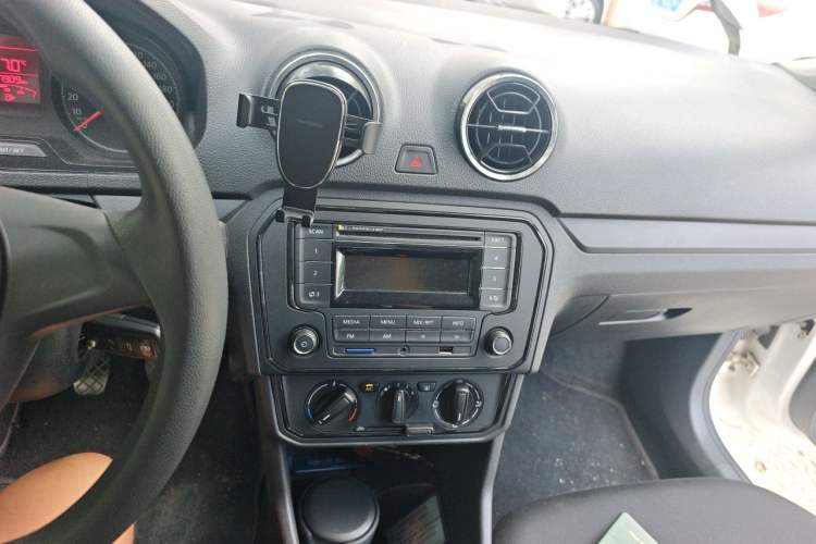 Used Volkswagen Jetta 2017 1.5L Manual Fashion Edition Audio And AC Panel