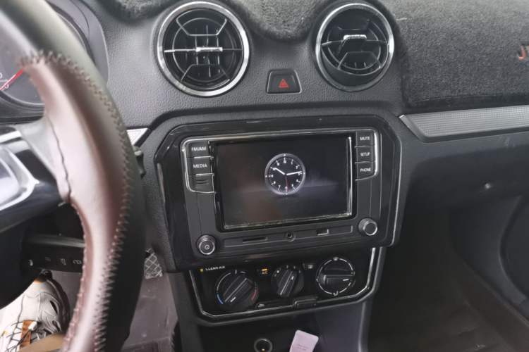 Used Volkswagen Jetta 2017 1.4L Manual Comfort Model Audio And AC Panel