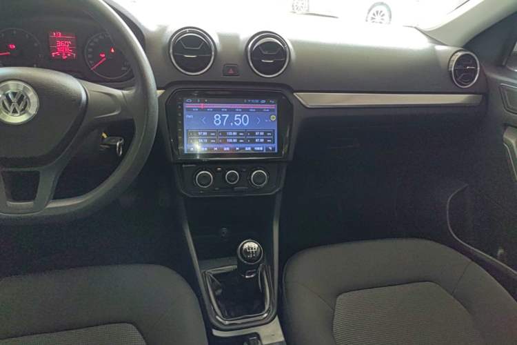 Used Volkswagen Jetta 2017 1.5L Manual Fashion Edition Audio And AC Panel