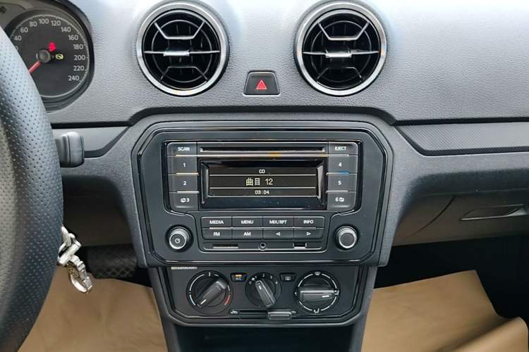 Used Volkswagen Jetta 2017 1.5L Automatic Fashion Model Audio And AC Panel