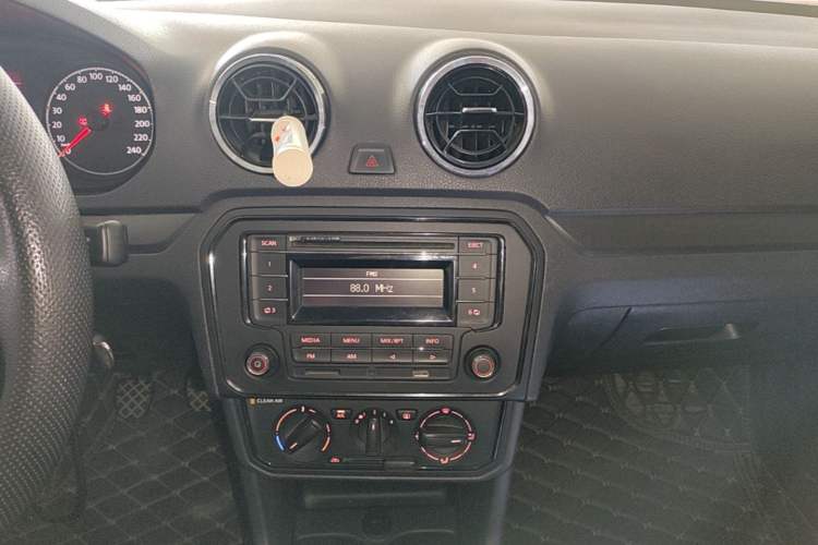Used Volkswagen Jetta 2017 1.4L Manual Fashion Edition Audio And AC Panel