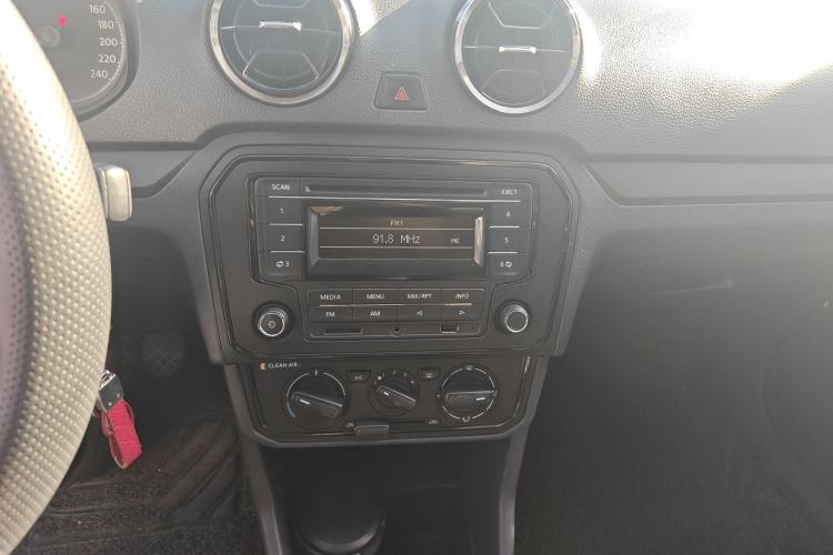 Used Volkswagen Jetta 2017 1.5L Manual Fashion Edition Audio And AC Panel