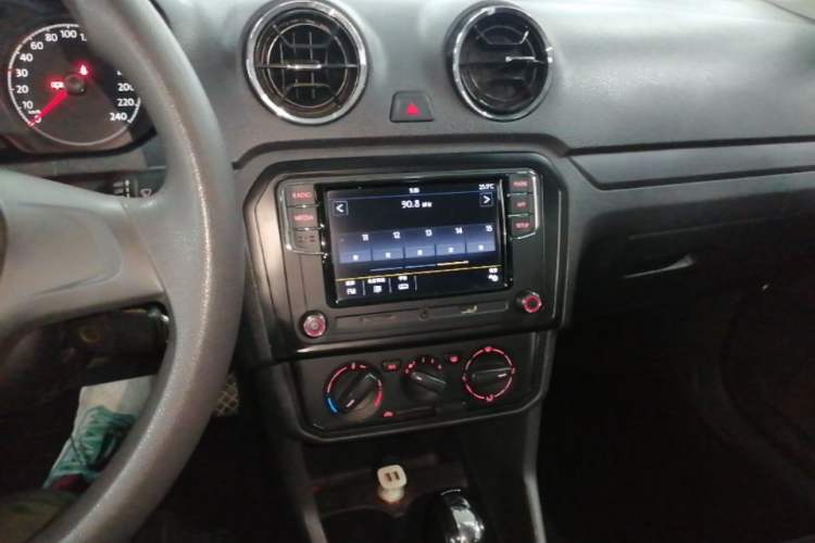 Used Volkswagen Jetta 2017 1.5L Automatic Fashion Model Audio And AC Panel