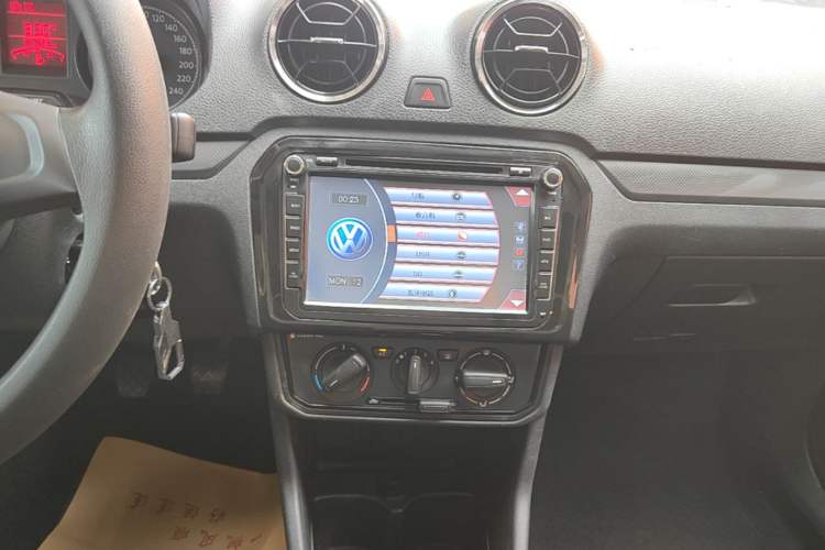 Used Volkswagen Jetta 2017 1.4L Manual Fashion Edition Audio And AC Panel