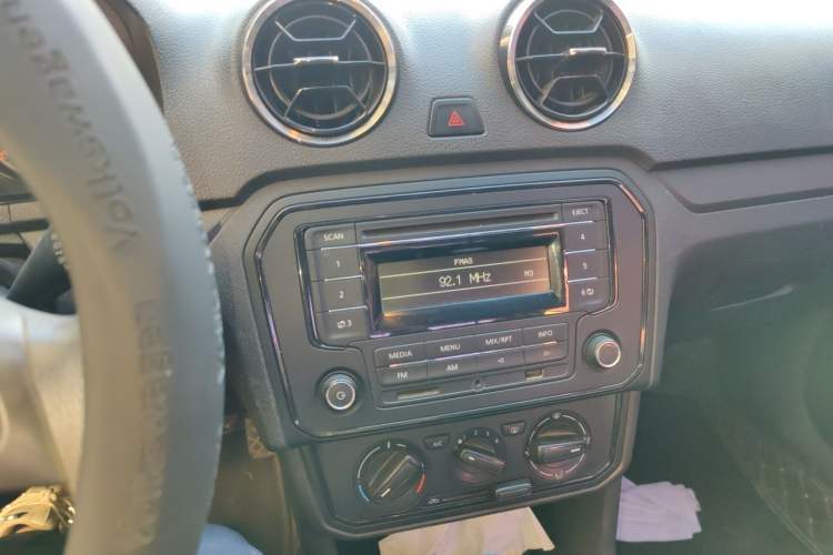 Used Volkswagen Jetta 2017 1.4L Manual Fashion Edition Audio And AC Panel