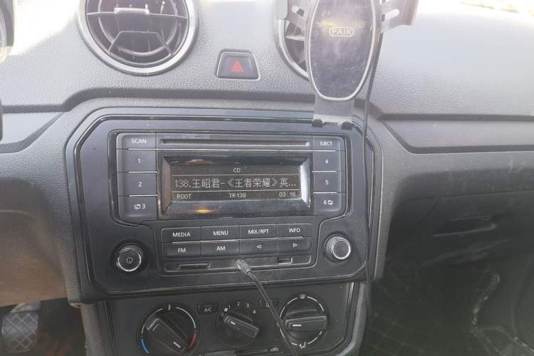 Used Volkswagen Jetta 2017 1.4L Manual Fashion Edition Audio And AC Panel