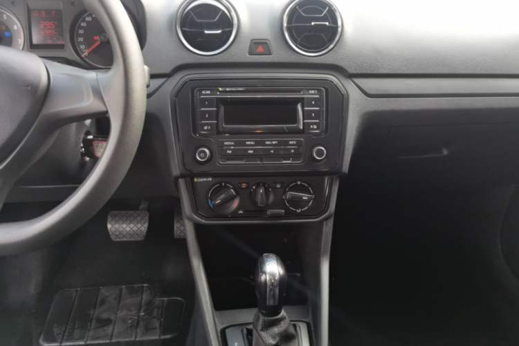 Used Volkswagen Jetta 2017 1.5L Automatic Fashion Model Audio And AC Panel