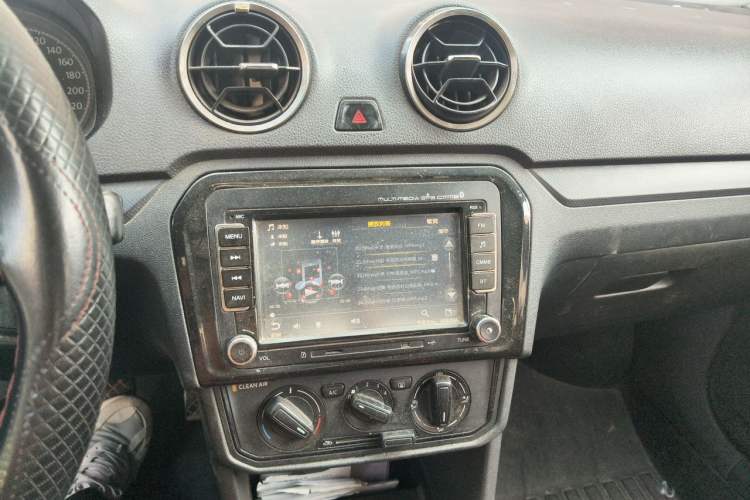 Used Volkswagen Jetta 2017 1.4L Manual Fashion Edition Audio And AC Panel