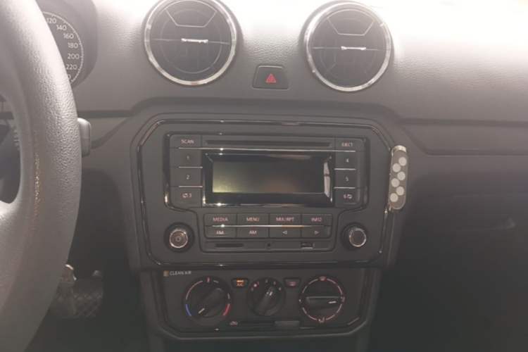 Used Volkswagen Jetta 2017 1.5L Automatic Fashion Model Audio And AC Panel