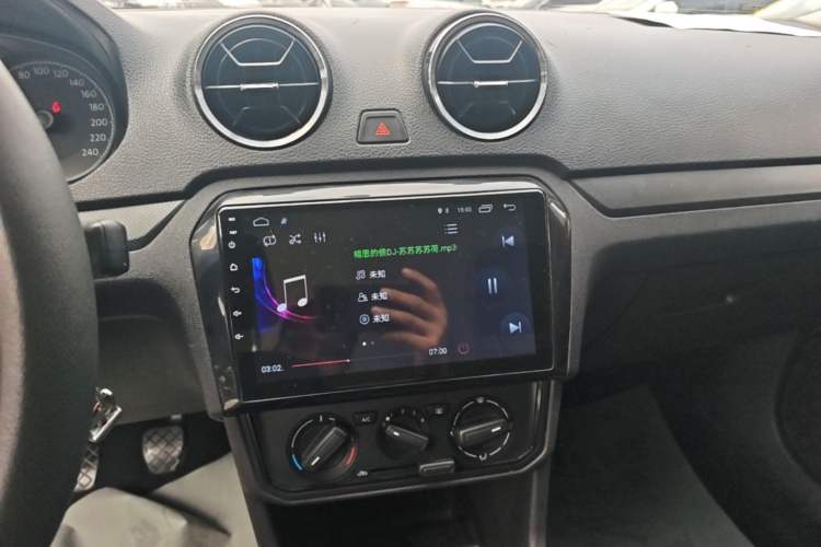 Used Volkswagen Jetta 2017 1.4L Manual Fashion Edition Audio And AC Panel
