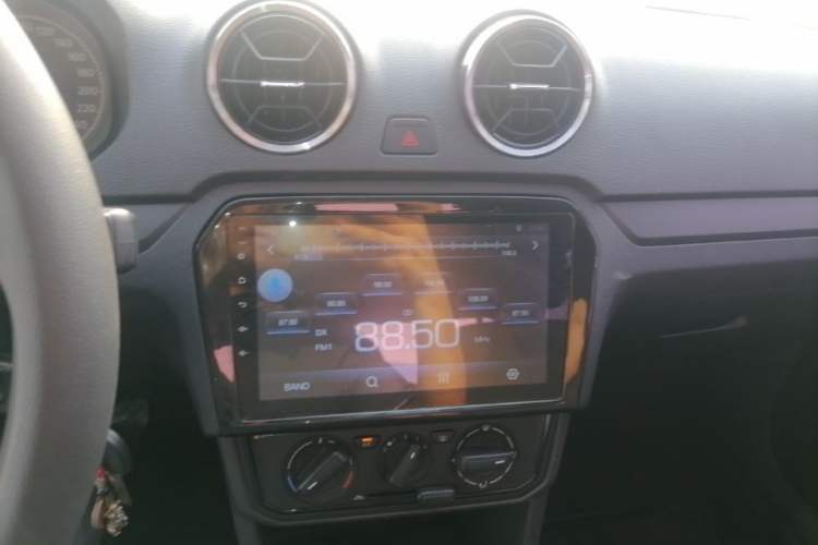 Used Volkswagen Jetta 2017 1.4L Manual Fashion Edition Audio And AC Panel