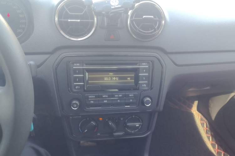 Used Volkswagen Jetta 2017 1.4L Manual Fashion Edition Audio And AC Panel