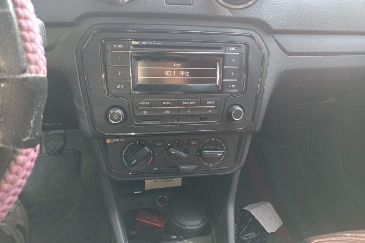 Used Volkswagen Jetta 2017 1.5L Manual Fashion Edition Audio And AC Panel